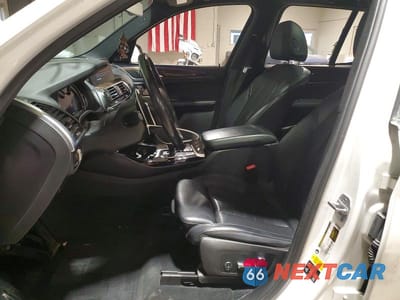 Zdjęcie 7 z 13 samochodu: 2018 BMW X3 XDRIVE30I VIN:5UXTR9C57JLC74747 - miniatura