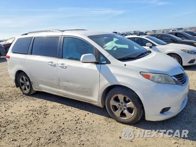 Czwarte zdjęcie samochodu z boku: 2013 TOYOTA SIENNA LE VIN:5TDKK3DC6DS359395 - miniatura
