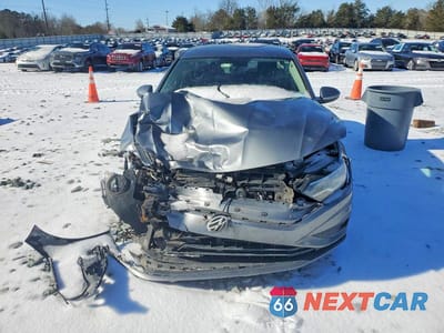 Piąte zdjęcie samochodu w środku: 2019 VOLKSWAGEN JETTA S VIN:3VWC57BU3KM230524 - miniatura