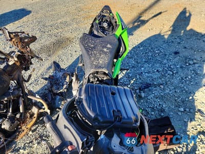 Piąte zdjęcie samochodu w środku: 2020 KAWASAKI ZX636 K VIN:JKBZXJG13LA009531 - miniatura