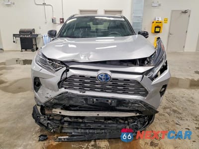 Piąte zdjęcie samochodu w środku: 2021 TOYOTA RAV4 XLE VIN:2T3RWRFV2MW103693 - miniatura