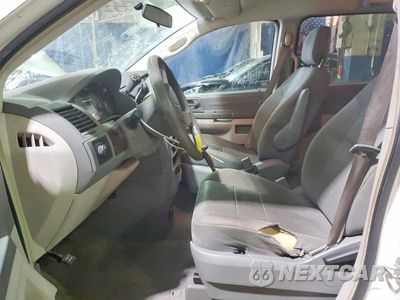 Zdjęcie 7 z 12 samochodu: 2010 CHRYSLER TOWN & COUNTRY LX VIN:2A4RR2D18AR398524 - miniatura