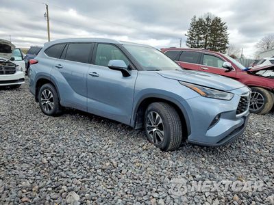 Czwarte zdjęcie samochodu z boku: 2022 TOYOTA HIGHLANDER XLE VIN:5TDGZRBH1NS178922 - miniatura