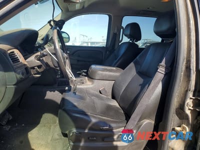 Zdjęcie 7 z 14 samochodu: 2013 CHEVROLET SUBURBAN C1500 LT VIN:1GNSCJE0XDR266780 - miniatura