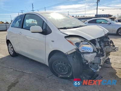 Czwarte zdjęcie samochodu z boku: 2010 TOYOTA YARIS VIN:JTDJT4K39A5316298 - miniatura