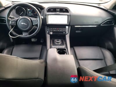 Zdjęcie 8 z 13 samochodu: 2019 JAGUAR F-PACE PREMIUM VIN:SADCJ2FX4KA360450 - miniatura