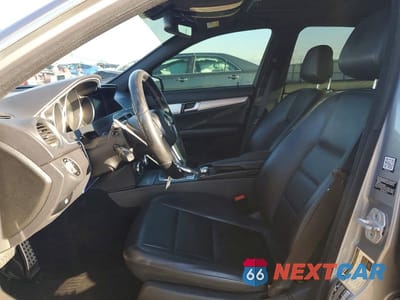 Zdjęcie 7 z 11 samochodu: 2012 MERCEDES-BENZ C 250 VIN:WDDGF4HB9CA623499 - miniatura