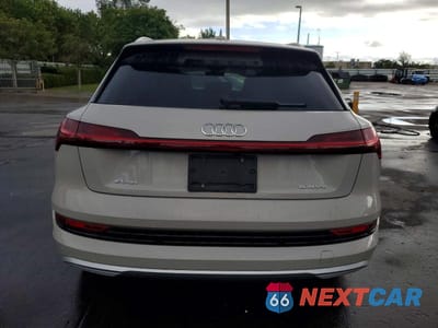 Zdjęcie 6 z 13 samochodu: 2022 AUDI E-TRON PREMIUM VIN:WA1AAAGE5NB005421 - miniatura