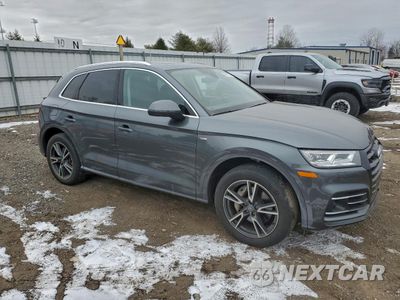 Czwarte zdjęcie samochodu z boku: 2020 AUDI Q5 E PREMIUM PLUS VIN:WA1E2AFY8L2065720 - miniatura