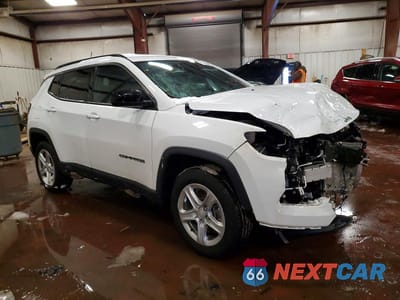 Czwarte zdjęcie samochodu z boku: 2023 JEEP COMPASS LATITUDE VIN:3C4NJDBN9PT566934 - miniatura