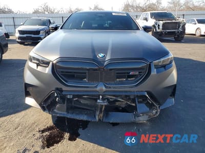 Piąte zdjęcie samochodu w środku: 2025 BMW M5 TOURING VIN:WBS83GV05SCU45064 - miniatura