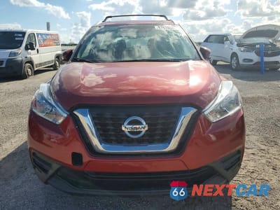 Piąte zdjęcie samochodu w środku: 2018 NISSAN KICKS S VIN:3N1CP5CU6JL538472 - miniatura