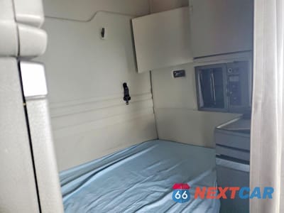 Zdjęcie 6 z 10 samochodu: 2019 VOLVO VNR SEMI TRUCK VIN:4V4WC9EG9KN205953 - miniatura