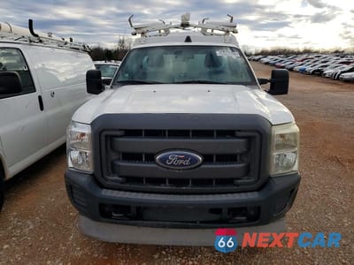 Piąte zdjęcie samochodu w środku: 2013 FORD F350 SUPER DUTY UTILITY / SERVICE TRUCK VIN:1FDRF3B66DEB81683 - miniatura