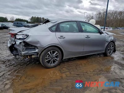 Trzecie zdjęcie samochodu z tyłu: 2023 KIA FORTE LXS VIN:3KPF24AD8PE540470 - miniatura