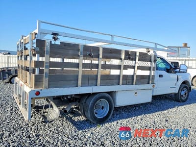Trzecie zdjęcie samochodu z tyłu: 2020 FORD F350 SUPER DUTY FLATBED TRUCK VIN:1FDRF3GT3LEE53443 - miniatura