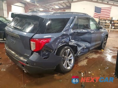 Trzecie zdjęcie samochodu z tyłu: 2021 FORD EXPLORER XLT VIN:1FMSK8DHXMGC12432 - miniatura