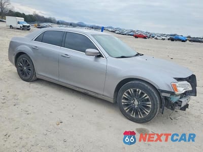 Czwarte zdjęcie samochodu z boku: 2014 CHRYSLER 300 VIN:2C3CCARG9EH136466 - miniatura