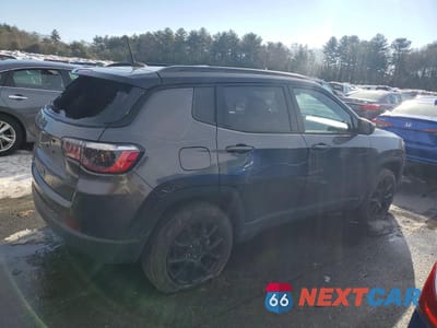 Trzecie zdjęcie samochodu z tyłu: 2023 JEEP COMPASS LATITUDE VIN:3C4NJDBN3PT503571 - miniatura