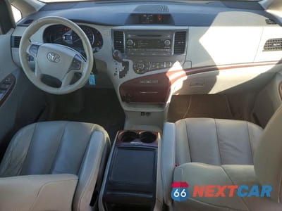 Zdjęcie 8 z 12 samochodu: 2014 TOYOTA SIENNA XLE VIN:5TDYK3DC7ES408759 - miniatura