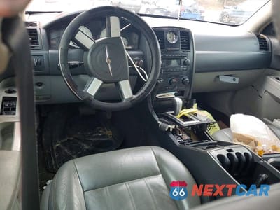 Zdjęcie 8 z 12 samochodu: 2006 CHRYSLER 300 VIN:2C3KA43R96H220057 - miniatura