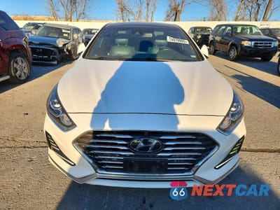 Piąte zdjęcie samochodu w środku: 2019 HYUNDAI SONATA HYBRID VIN:KMHE34L31KA087989 - miniatura