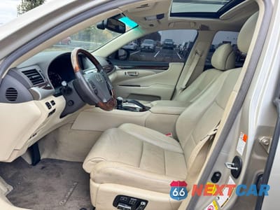 Zdjęcie 13 z 14 samochodu: 2017 LEXUS LS 460 VIN:JTHBL5EF2H5143975 - miniatura