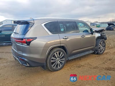 Trzecie zdjęcie samochodu z tyłu: 2024 LEXUS LX 600 LUXURY VIN:JTJGB7CX6R4047465 - miniatura