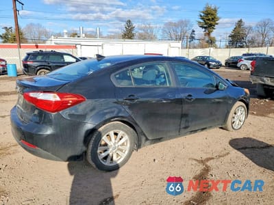 Trzecie zdjęcie samochodu z tyłu: 2015 KIA FORTE LX VIN:KNAFX4A69F5354480 - miniatura