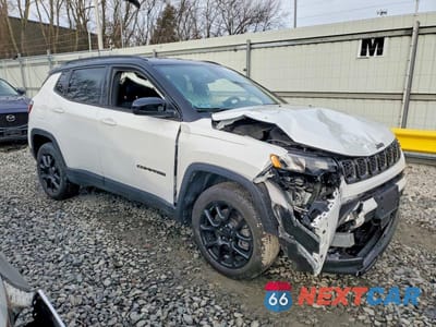 Czwarte zdjęcie samochodu z boku: 2024 JEEP COMPASS LATITUDE VIN:3C4NJDBN6RT146423 - miniatura