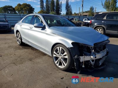 Czwarte zdjęcie samochodu z boku: 2015 MERCEDES-BENZ C 300 VIN:55SWF4JB8FU054591 - miniatura