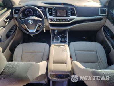 Zdjęcie 8 z 15 samochodu: 2016 TOYOTA HIGHLANDER LE VIN:5TDZKRFH0GS171891 - miniatura