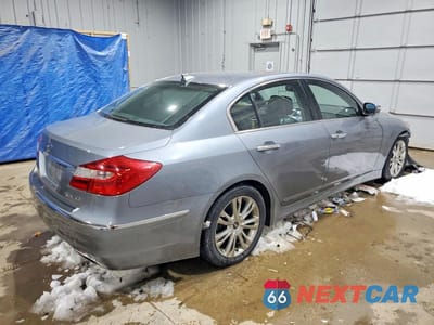 Trzecie zdjęcie samochodu z tyłu: 2014 HYUNDAI GENESIS 3.8L VIN:KMHGC4DD5EU261212 - miniatura