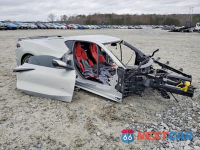 Czwarte zdjęcie samochodu z boku: 2022 CHEVROLET CORVETTE STINGRAY 1LT VIN:1G1YA2D46N5123927 - miniatura
