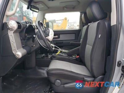 Zdjęcie 7 z 11 samochodu: 2013 TOYOTA FJ CRUISER VIN:JTEBU4BF7DK159058 - miniatura