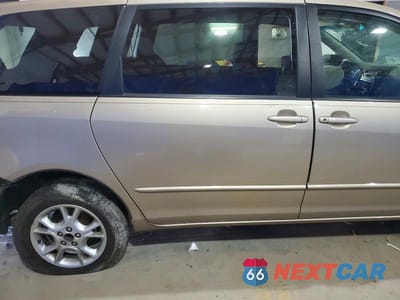 Zdjęcie 11 z 12 samochodu: 2004 TOYOTA SIENNA LE VIN:5TDBA23C74S015198 - miniatura