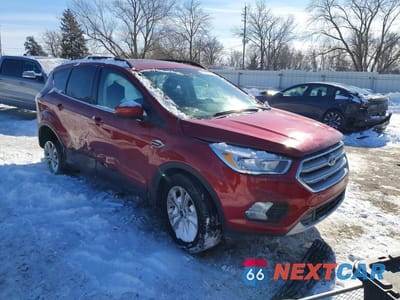 Czwarte zdjęcie samochodu z boku: 2018 FORD ESCAPE SE VIN:1FMCU0GD7JUD03258 - miniatura