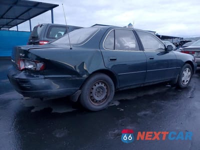 Trzecie zdjęcie samochodu z tyłu: 1995 TOYOTA CAMRY LE VIN:JT2GK12E1S0124877 - miniatura