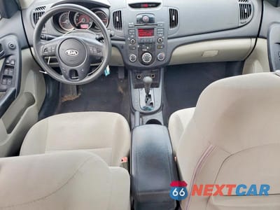 Zdjęcie 8 z 11 samochodu: 2010 KIA FORTE EX VIN:KNAFU4A22A5220988 - miniatura