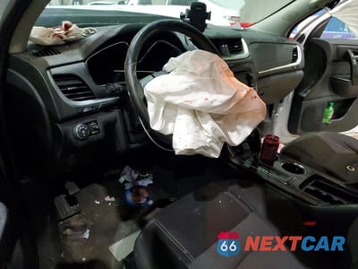 Zdjęcie 8 z 12 samochodu: 2017 CHEVROLET TRAVERSE LT VIN:1GNKRGKD7HJ193199 - miniatura