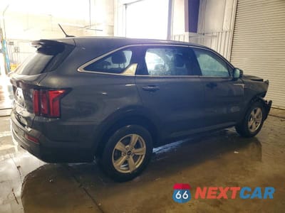 Trzecie zdjęcie samochodu z tyłu: 2021 KIA SORENTO LX VIN:5XYRGDLC8MG002630 - miniatura