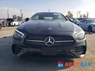 Piąte zdjęcie samochodu w środku: 2023 MERCEDES-BENZ E 450 VIN:W1K1J5JB0PF202977 - miniatura