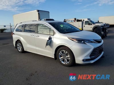 Czwarte zdjęcie samochodu z boku: 2022 TOYOTA SIENNA LIMITED VIN:5TDESKFC1NS061875 - miniatura