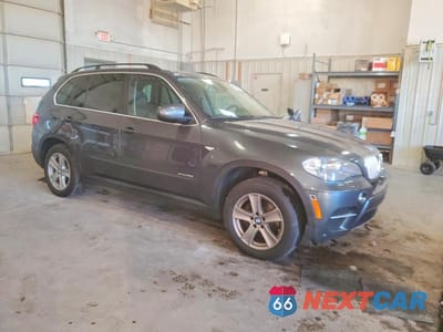 Czwarte zdjęcie samochodu z boku: 2013 BMW X5 XDRIVE35I VIN:5UXZV4C55D0E09240 - miniatura