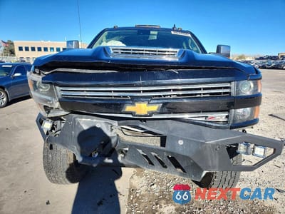Piąte zdjęcie samochodu w środku: 2017 CHEVROLET SILVERADO K2500 HEAVY DUTY LTZ VIN:1GC1KWEY5HF244865 - miniatura