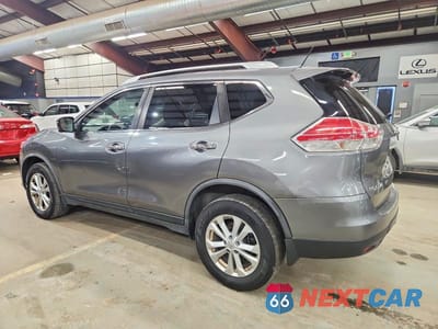 Drugie zdjęcie samochodu z przodu: 2016 NISSAN ROGUE S VIN:JN8AT2MV2GW133643 - miniatura
