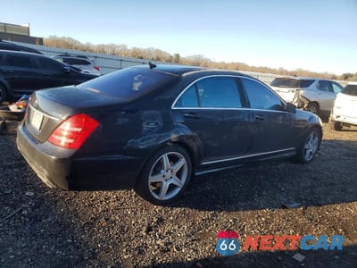 Trzecie zdjęcie samochodu z tyłu: 2010 MERCEDES-BENZ S 550 4MATIC VIN:WDDNG8GB8AA323592 - miniatura
