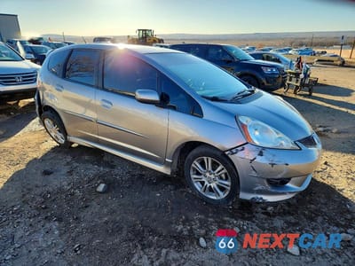 Czwarte zdjęcie samochodu z boku: 2009 HONDA FIT SPORT VIN:JHMGE88419S054798 - miniatura