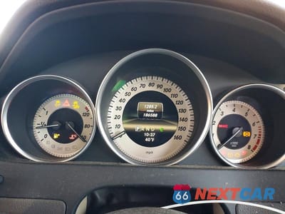 Zdjęcie 9 z 12 samochodu: 2013 MERCEDES-BENZ C 250 VIN:WDDGF4HB2DA780034 - miniatura