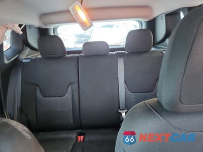 Zdjęcie 10 z 13 samochodu: 2017 JEEP RENEGADE LATITUDE VIN:ZACCJBBB1HPF56098 - miniatura